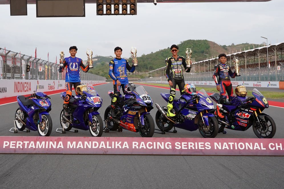 Full Gasspoll! 4 Rider Yamaha Sukses Sapu Bersih 5 Gelar Juara Mandalika Racing Series 2025 Full Gasspoll! 4 Rider Yamaha Sukses Sapu Bersih 5 Gelar Juara Mandalika Racing Series 2025