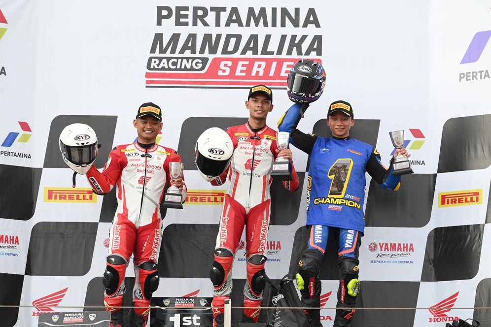 Adenata Putra dan Rheza Danica Ahrens Kuasai Podium Seri Penutup Mandalika Racing Series 2025