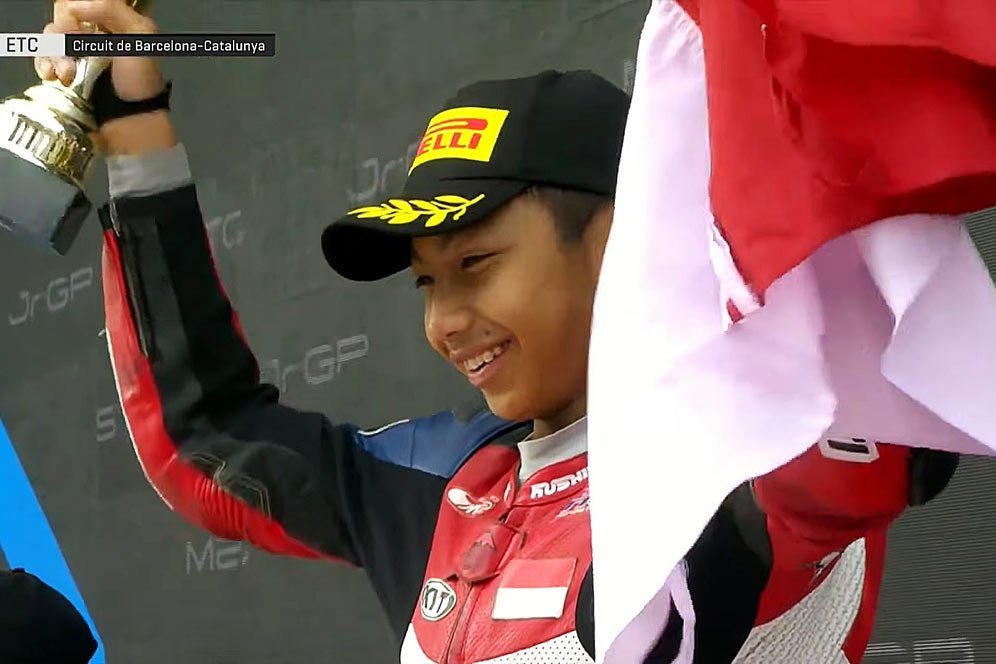 Tangis Haru Kiandra Ramadhipa, Dedikasikan Kemenangan European Talent Cup Catalunya 2025 untuk Indonesia