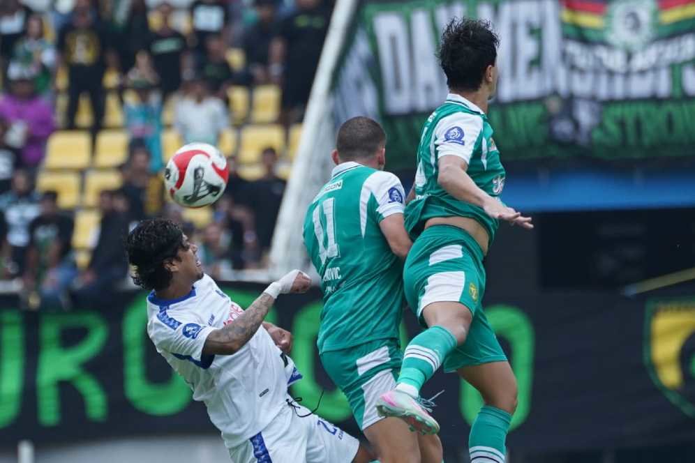 Hasil Persebaya Surabaya vs Arema FC: Gol Bunuh Diri dan Kartu Merah Warnai Derby Jatim Hasil Persebaya Surabaya vs Arema FC: Gol Bunuh Diri dan Kartu Merah Warnai Derby Jatim