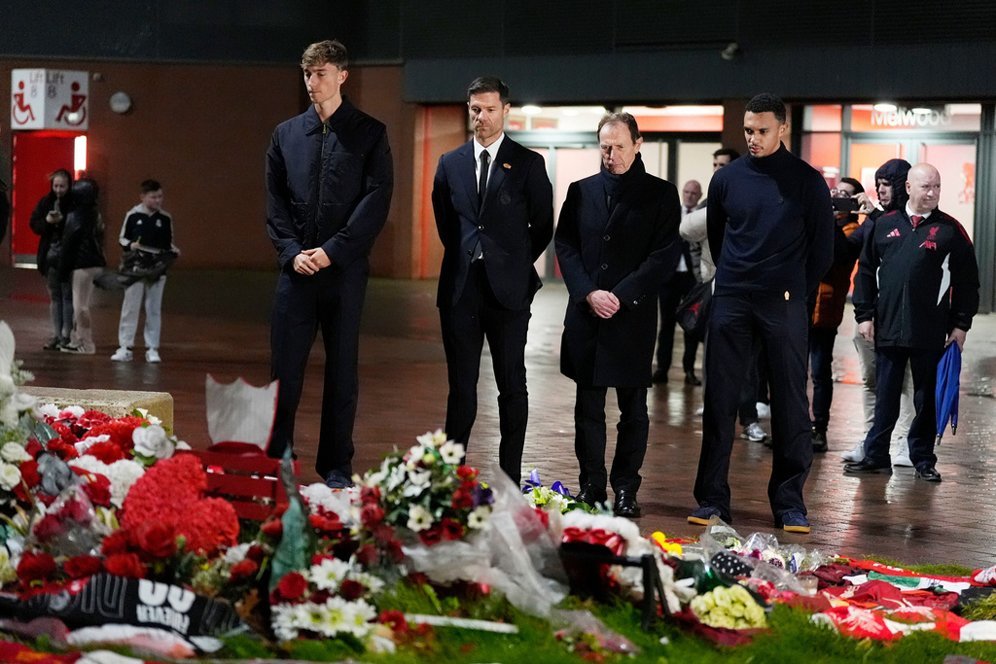 Tribute Emosional dari Skuad Real Madrid di Markas Liverpool untuk Diogo Jota: Trent Alexander-Arnold Berikan Stik PS