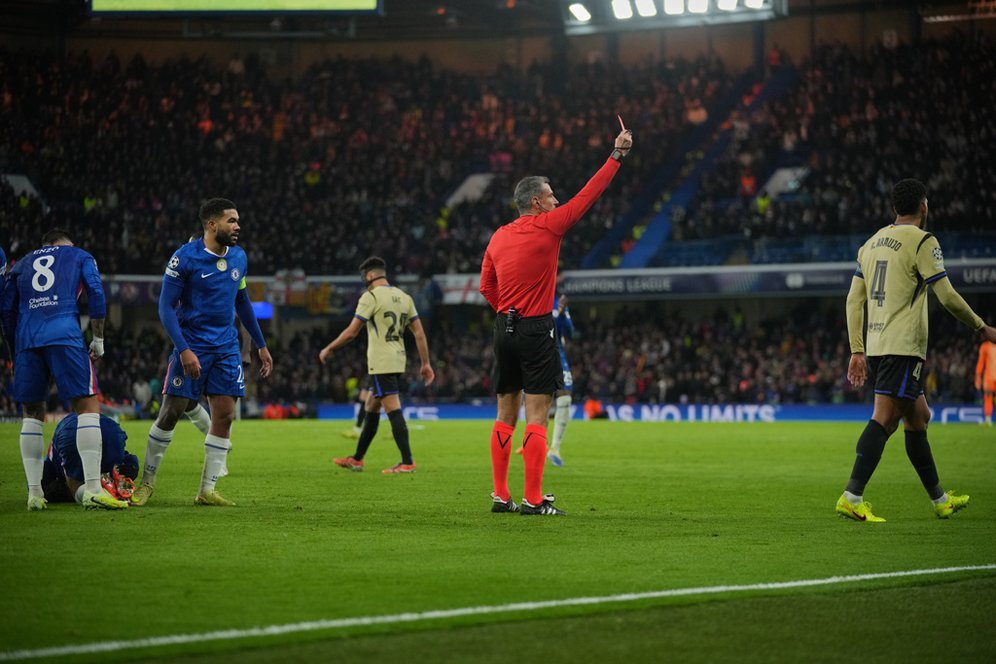 Hansi Flick Akui Kartu Merah Ronald Araujo Jadi Biang Kerok Kekalahan Barcelona dari Chelsea Hansi Flick Akui Kartu Merah Ronald Araujo Jadi Biang Kerok Kekalahan Barcelona dari Chelsea