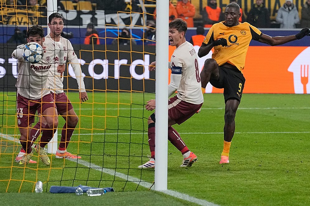 Hasil Borussia Dortmund vs Villarreal: Tuan Rumah Bantai 10 Pemain Tim Tamu, Skor 4-0 Hasil Borussia Dortmund vs Villarreal: Tuan Rumah Bantai 10 Pemain Tim Tamu, Skor 4-0