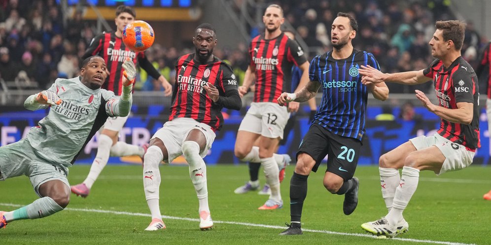 Koreografi Unik Ultras AC Milan di Derby Lawan Inter: Ada Apa di Balik lautan Lampu Ponsel Itu?