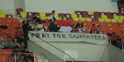 Pesan Kemanusiaan Suporter Timnas Indonesia U-22, Bentangkan Spanduk 'Pray for Sumatra' di SEA Games 2025