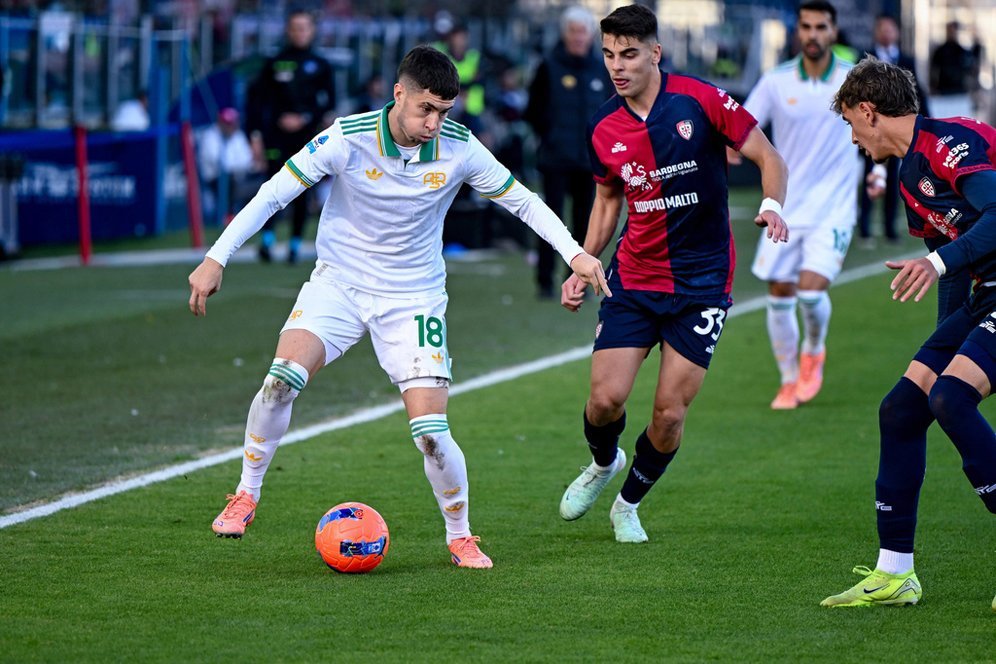 Hasil Cagliari vs Roma: 10 Pemain Serigala Ibu Kota Tumbang di Sardinia, Gagal Ambil Alih Capolista Hasil Cagliari vs Roma: 10 Pemain Serigala Ibu Kota Tumbang di Sardinia, Gagal Ambil Alih Capolista