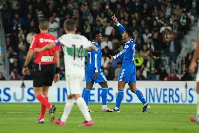 Alonso Tanggapi Rumor soal Liverpool Jude Bellingham dari Real Madrid merayakan gol kedua timnya pada laga La Liga Spanyol melawan Elche, Minggu (23/11/2025). (c) AP Photo/Alberto Saiz