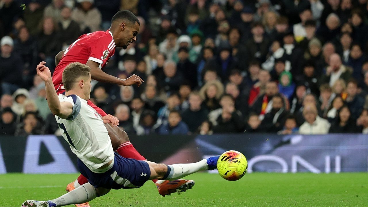 Liverpool Bungkam Tottenham, Tapi The Reds Dihantui Kabar Soal Alexander Isak