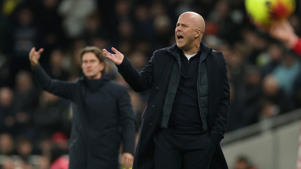 Nama Arne Slot di Liverpool Digoyang, Steven Gerrard Ambil Sikap yang tak Terduga