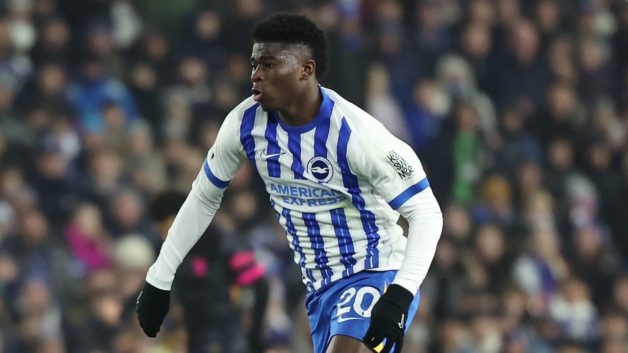 Digosipkan Gabung MU Jadi Penyebab Performa Carlos Baleba Menurun? Digosipkan Gabung MU Jadi Penyebab Performa Carlos Baleba Menurun?