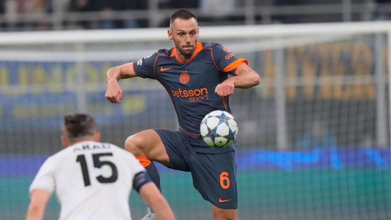Barcelona Pantau Stefan de Vrij, Inter Milan Buka Pintu dengan Syarat Khusus