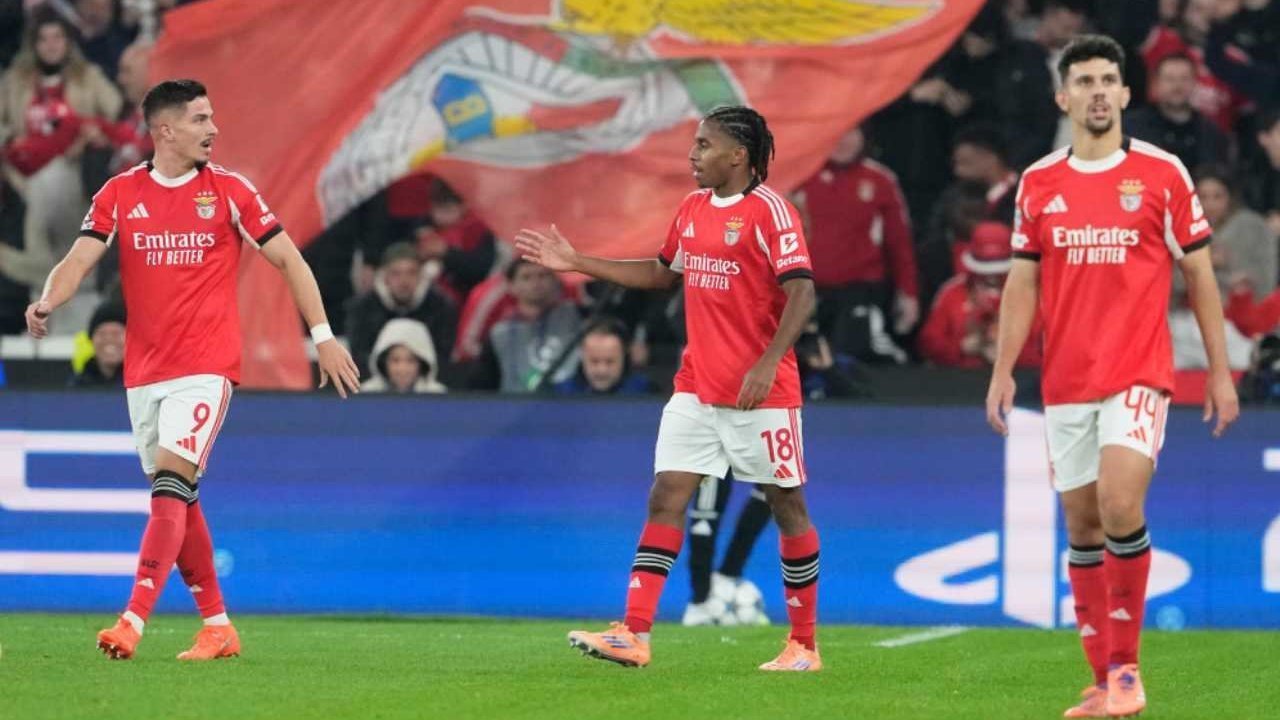 Hasil Benfica vs Napoli: Mourinho Raih Kemenangan Ketiga atas Conte Hasil Benfica vs Napoli: Mourinho Raih Kemenangan Ketiga atas Conte