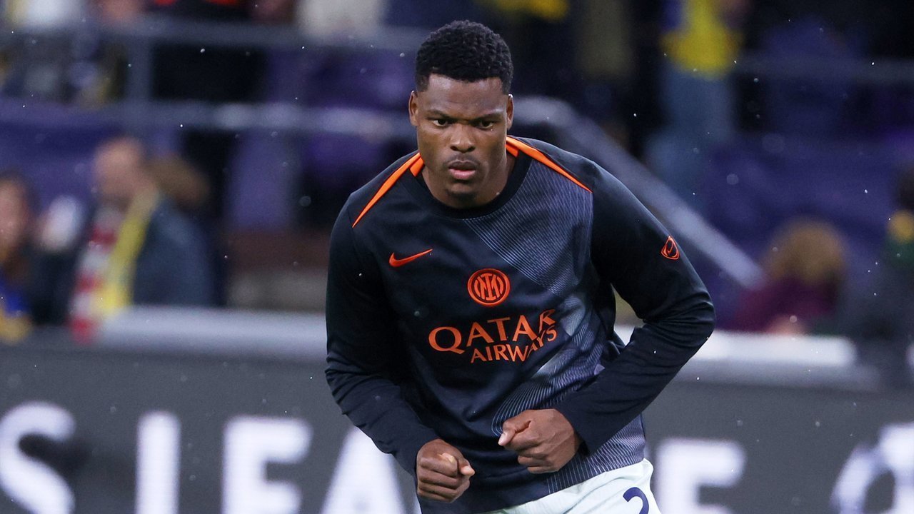 Denzel Dumfries Jalani Operasi, Inter Kehilangan Sang Bek 2-3 Bulan Denzel Dumfries Jalani Operasi, Inter Kehilangan Sang Bek 2-3 Bulan