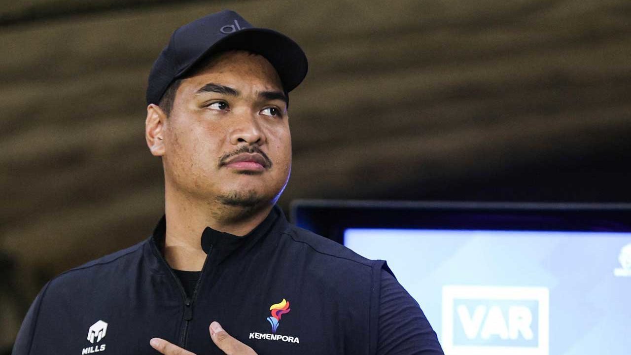 Dito Ariotedjo Buka Suara Isu Hubungan dengan Davina Karamoy Dito Ariotedjo Buka Suara Isu Hubungan dengan Davina Karamoy