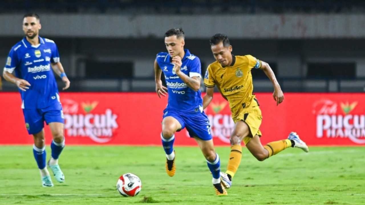 Eliano Reijnders Tunjukkan Peran Vital sebagai Pemain Serba Bisa Persib