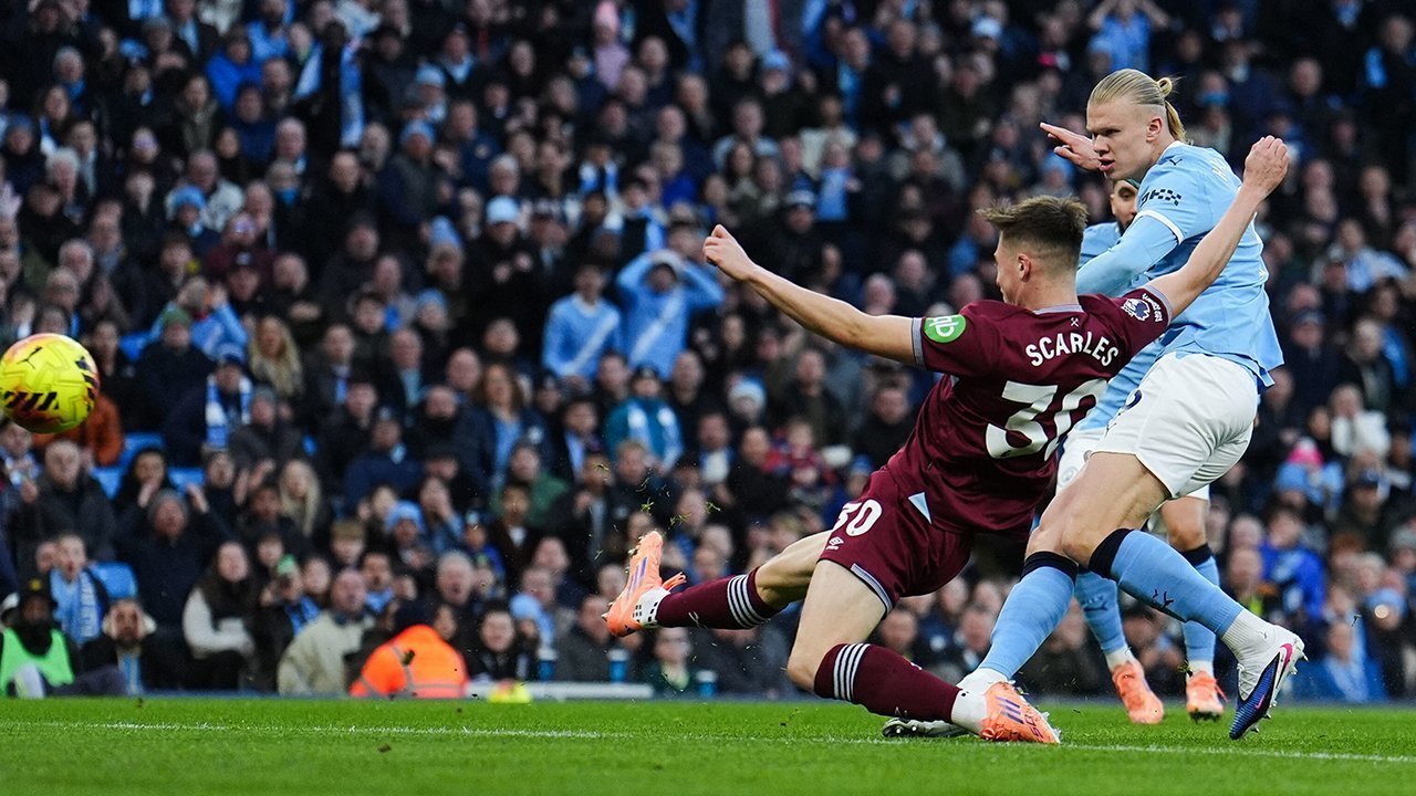 Hasil Man City vs West Ham: Dua Gol Haaland Antar City ke Puncak