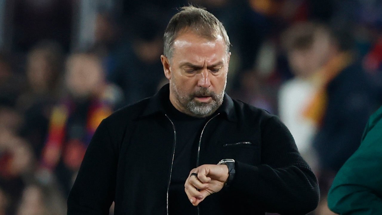 Hansi Flick Tunda Negosiasi Kontrak Baru di Barcelona