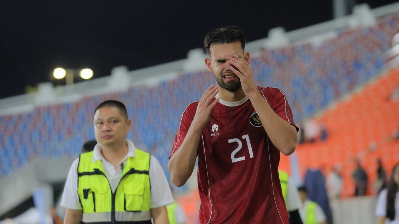 Jens Raven Menangis Usai Timnas Indonesia Gagal ke Semifinal SEA Games 2025: Debut Roller Coaster Sang Penyelamat yang Terlambat Jens Raven Menangis Usai Timnas Indonesia Gagal ke Semifinal SEA Games 2025: Debut Roller Coaster Sang Penyelamat yang Terlambat