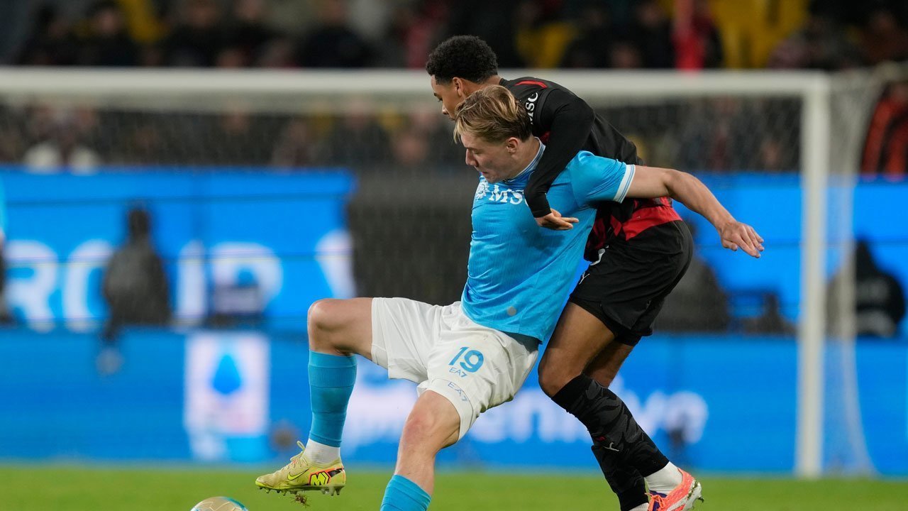 Rapor Pemain AC Milan vs Napoli: Koni De Winter Kedodoran Lawan Hojlund, Lini Serang Buntu Rapor Pemain AC Milan vs Napoli: Koni De Winter Kedodoran Lawan Hojlund, Lini Serang Buntu