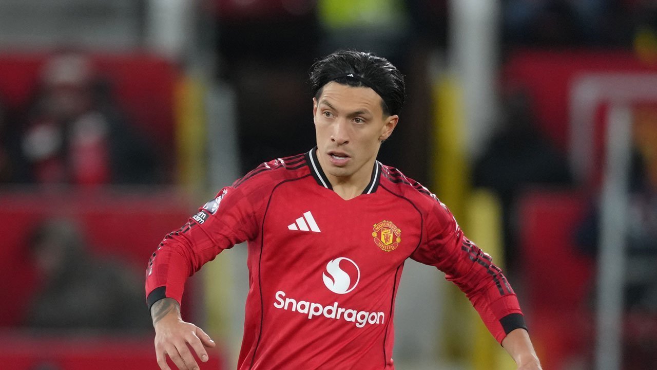 Ketegangan Lisandro Martinez dengan Legenda Manchester United Makin Memanas, Nicky Butt: Bersikap Dewasalah!