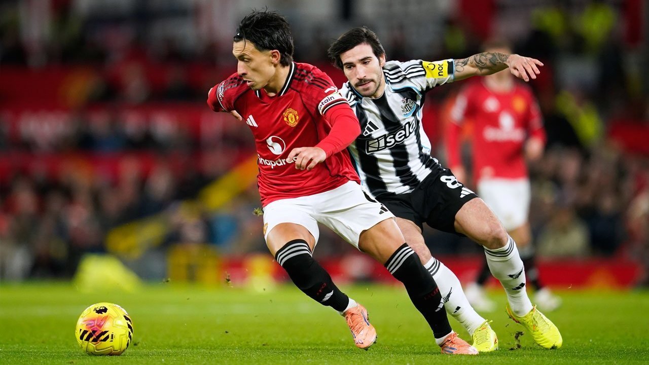 Man Utd vs Newcastle: Lisandro Martinez Beruntung Lolos Hukuman Penalti