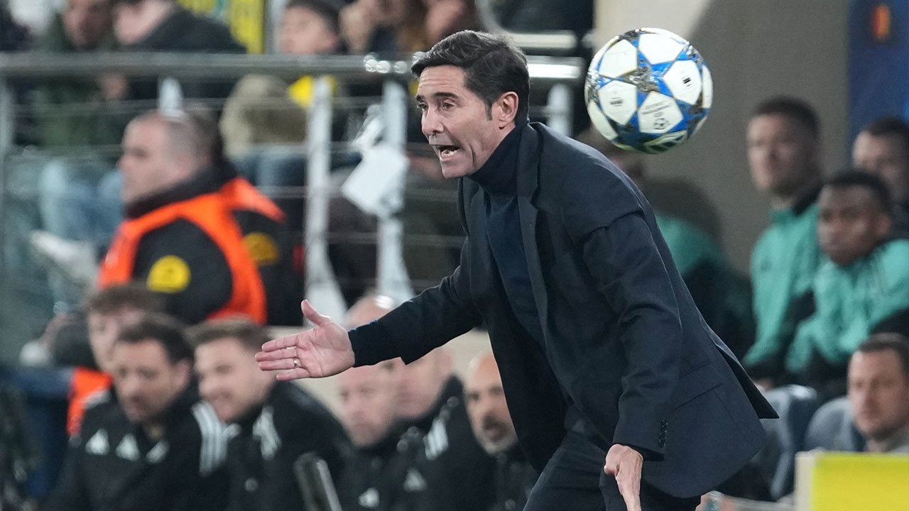Marcelino Ngamuk! Villarreal Dicurangi Wasit, Sebut Laga Lawan Barcelona Dirusak Kartu Merah?