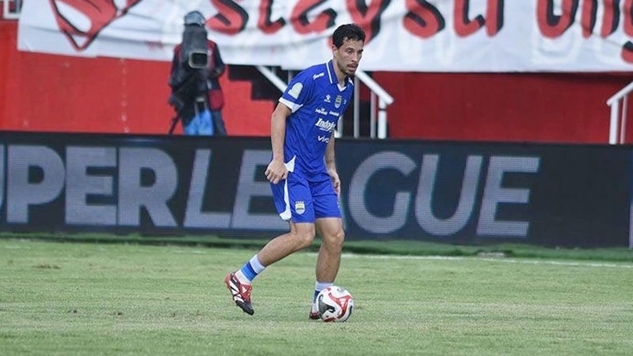 Malut United vs Persib: Kekalahan Menyakitkan di Tengah Kesulitan Maung Bandung Malut United vs Persib: Kekalahan Menyakitkan di Tengah Kesulitan Maung Bandung