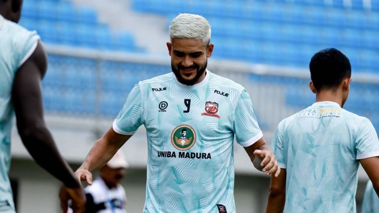 BRI Super League: Lini Depan Tumpul, Madura United Panggil Pulang 'Si Anak Hilang' Junior Brandao