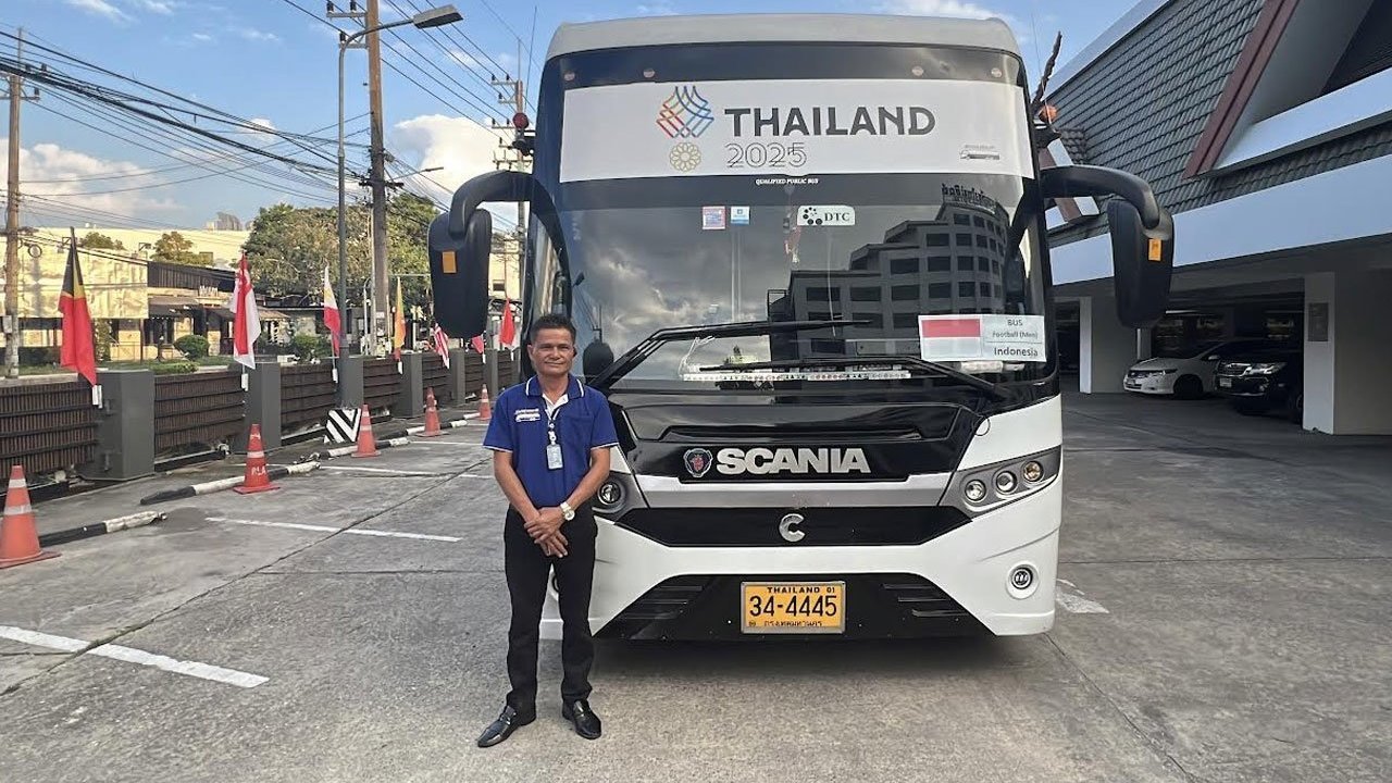 Cerita SEA Games 2025: Skuad Garuda Muda Berikan Kesan untuk Supir Bus Timnas Indonesia U-22 di Chiang Mai, Thailand Cerita SEA Games 2025: Skuad Garuda Muda Berikan Kesan untuk Supir Bus Timnas Indonesia U-22 di Chiang Mai, Thailand
