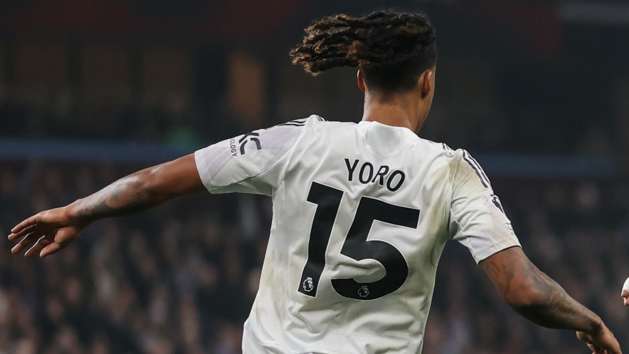 Man United Kalah di Markas Aston Villa, Roy Keane Semprot Leny Yoro Tanpa Ampun