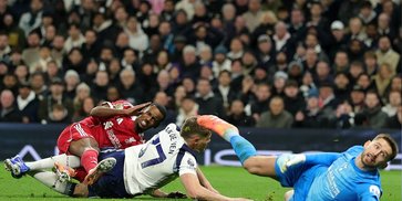 Petaka Liverpool: Baru Main 11 Menit, Alexander Isak Terancam Patah Tulang Kaki?