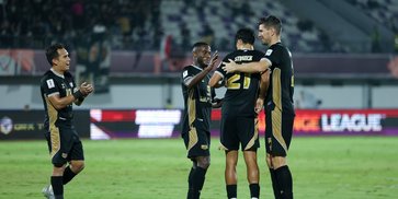 Bali United vs Dewa United: Jan Olde Riekerink Bidik Kemenangan di Laga ke-100! Bali United vs Dewa United: Jan Olde Riekerink Bidik Kemenangan di Laga ke-100!