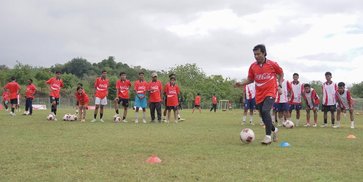 Evan Dimas Turun Gunung, Didik Bakat Muda Bertalenta di Labuan Bajo dalam Festival Sepak Bola Rakyat yang Dihadiri Ratu Tisha Evan Dimas Turun Gunung, Didik Bakat Muda Bertalenta di Labuan Bajo dalam Festival Sepak Bola Rakyat yang Dihadiri Ratu Tisha