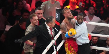 Sudah Jatuh Tertimpa Tangga! Jake Paul KO, Rahang Patah, dan Kehilangan Rp570 Miliar