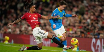 Leny Yoro Mulai Bersinar di Manchester United: Bek 20 Tahun Ini Tunjukkan Progres Menjanjikan