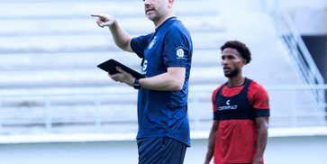 Persik Kediri: Pelatih Baru Marcos Reina Optimistis Tingkatkan Kualitas Tim di BRI Super League Persik Kediri: Pelatih Baru Marcos Reina Optimistis Tingkatkan Kualitas Tim di BRI Super League