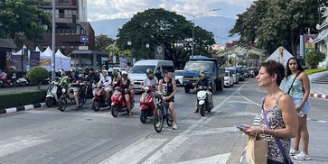 Cerita SEA Games 2025: Bereksperimen 2 Menit di Perempatan Sibuk Chiang Mai, Ada yang Janggal? Cerita SEA Games 2025: Bereksperimen 2 Menit di Perempatan Sibuk Chiang Mai, Ada yang Janggal?