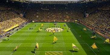 Panel Surya Raksasa di Atas Tembok Kuning: Borussia Dortmund Buktikan Sepak Bola Bisa Hijau Panel Surya Raksasa di Atas Tembok Kuning: Borussia Dortmund Buktikan Sepak Bola Bisa Hijau