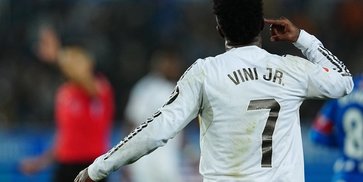 Kontroversi di Balik Kemenangan Real Madrid: Vinicius Dijatuhkan Lawan, Wasit Tolak Berikan Penalti?! Kontroversi di Balik Kemenangan Real Madrid: Vinicius Dijatuhkan Lawan, Wasit Tolak Berikan Penalti?!