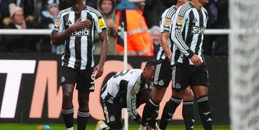 Hasil Newcastle vs Fulham: Gol Injury Time Bawa The Magpies Jaga Peluang Pertahankan Gelar Carabao Cup Hasil Newcastle vs Fulham: Gol Injury Time Bawa The Magpies Jaga Peluang Pertahankan Gelar Carabao Cup