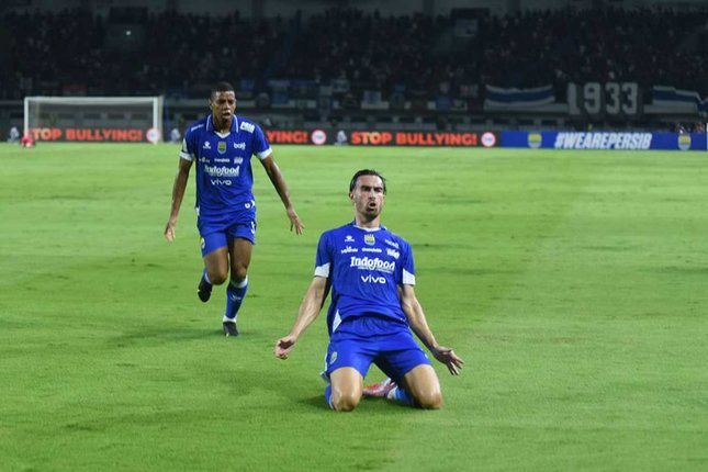 Persib Unggul, Tapi Masih Rentan Tergeser