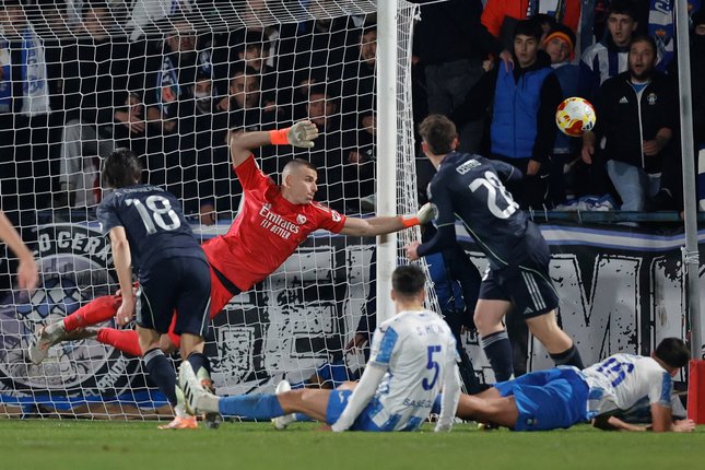 Kiper dan Bek Kiper dan Bek