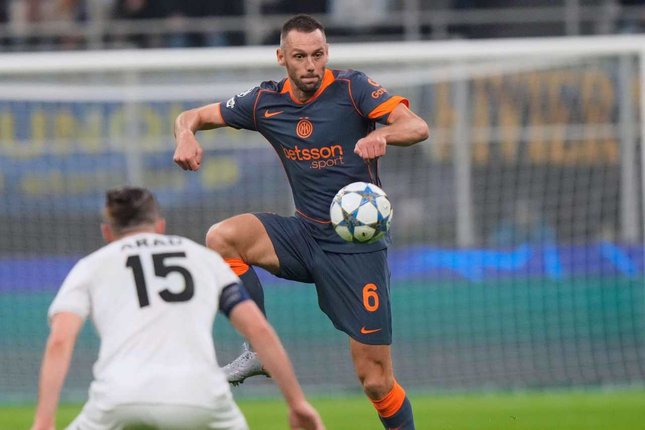 Barcelona Incar Tiga Bek dari Serie A