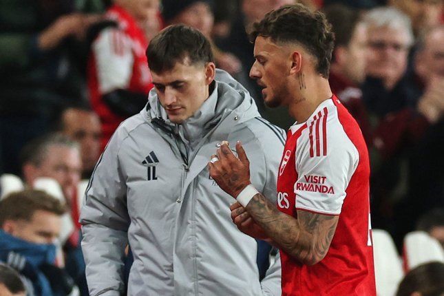 Babak Pertama Ben White ditarik keluar dari laga Arsenal vs Wolverhampton karena mengalami cedera (c) AP Photo/Richard Pelham