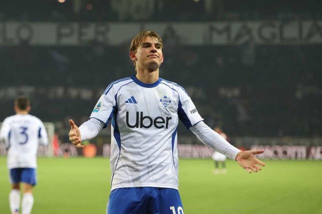 Dua Akademi, Dua Arah yang Berbeda