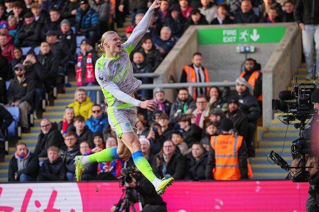 Penyerang Tengah: Erling Haaland Selebrasi Erling Haaland setelah mencetak gol pembuka timnya dalam laga Liga Inggris antara Crystal Palace vs Manchester City di Selhurst Park, 14 Desember 2025 (c) AP Photo/Kin Cheung