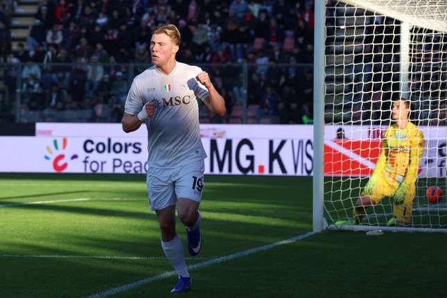 Babak Pertama Cremonese vs Napoli