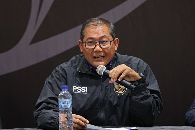 Ketua Badan Tim Nasional (BTN), Sumardji, ketika memberi keterangan media. (c) Bola.net/Abdul Aziz