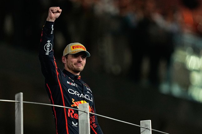 Lewis Hamilton Koleksi Lebih dari 100 Kemenangan Lewis Hamilton Koleksi Lebih dari 100 Kemenangan