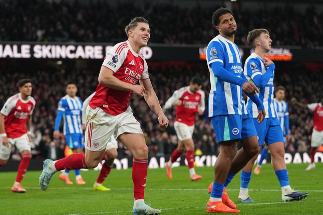 Arsenal Kalahkan Brighton 2-1 dan Rebut Puncak Klasemen